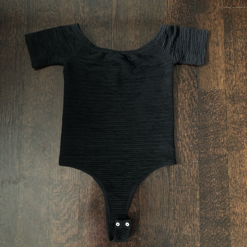 CRTV  SCTY off shoulder ribbed bodysuit